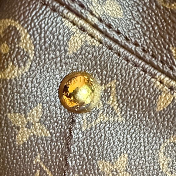 Louis Vuitton Monogram Artsy Shoulder Bag with Tan Handle - Picture 14 of 16